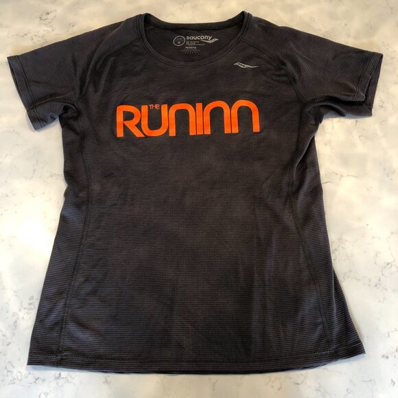 Saucony Short Sleeve Crew Neck Stripped Activewear Top in Grey + Orange Size M - Picture 3 of 7